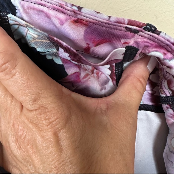 Athleta Run Free Pink Black Floral 7/8 Leggings Running Yoga Sz M - Picture 5 of 8